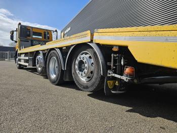 AD320S42 8x2 / WINCH / RETARDER